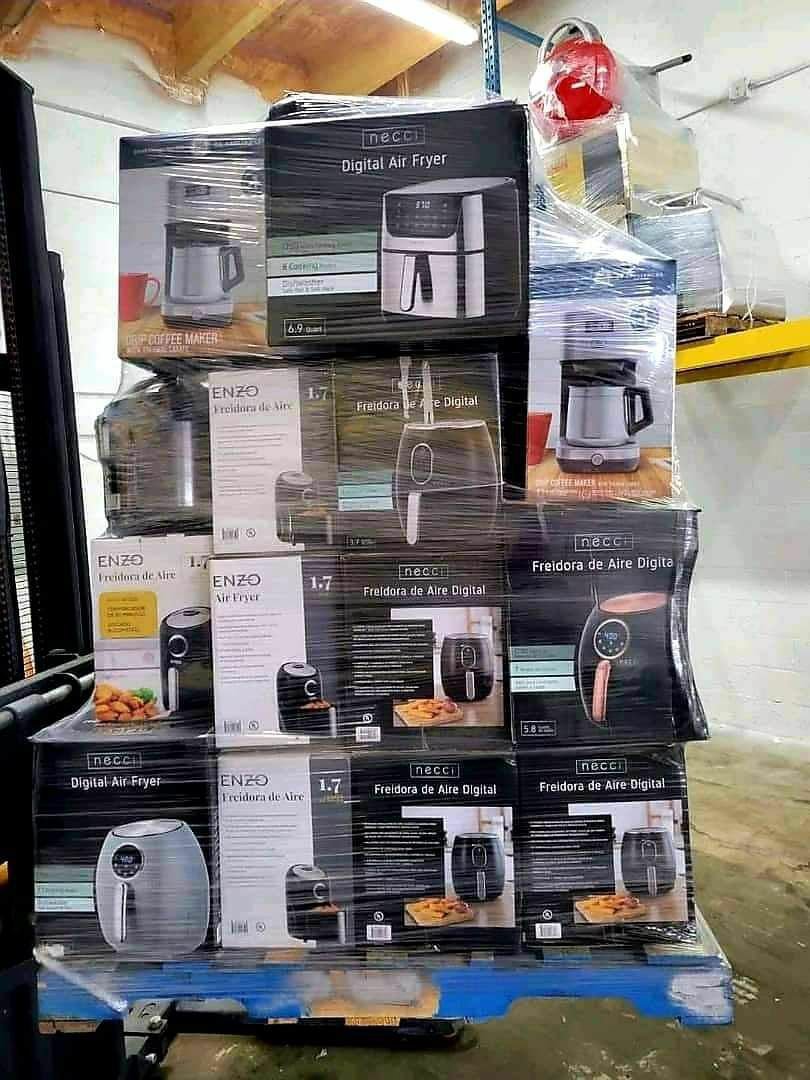 Kitchen appliance pallets with 20-30 mixed small appliances