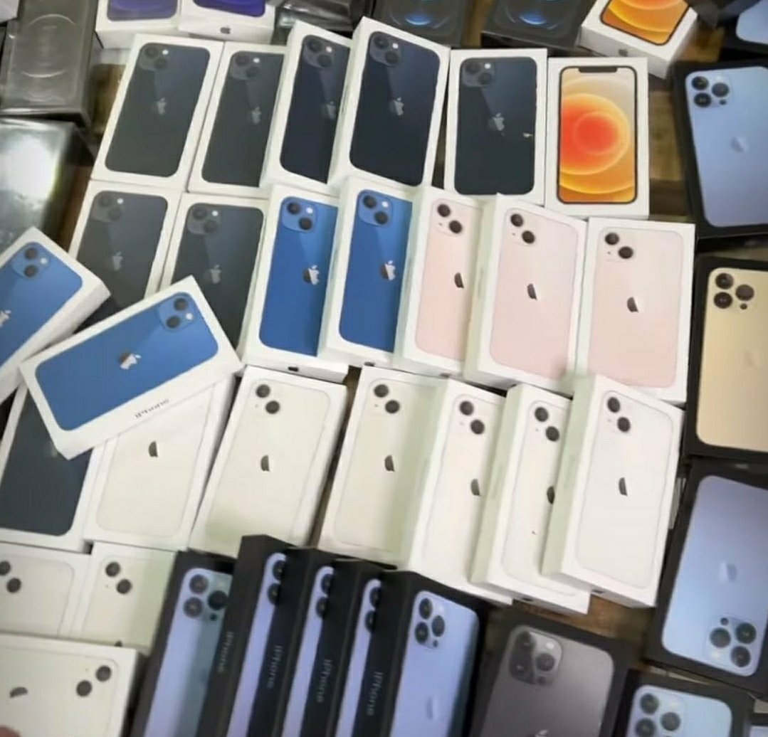 iPhone pallets with 10-15 new iPhone 14 models