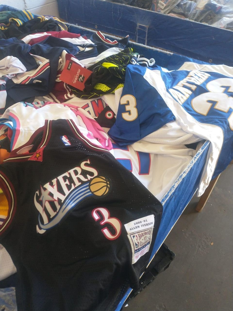 Sport jerseys liquidation pallets with 370 mixed brand units