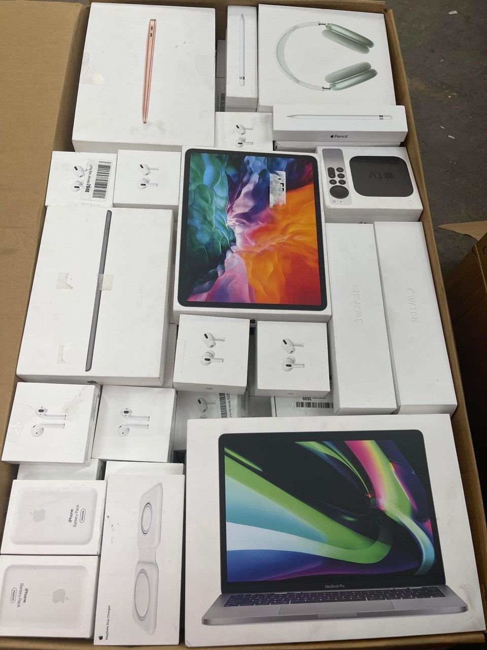 Apple products pallets with 10-15 mixed new devices