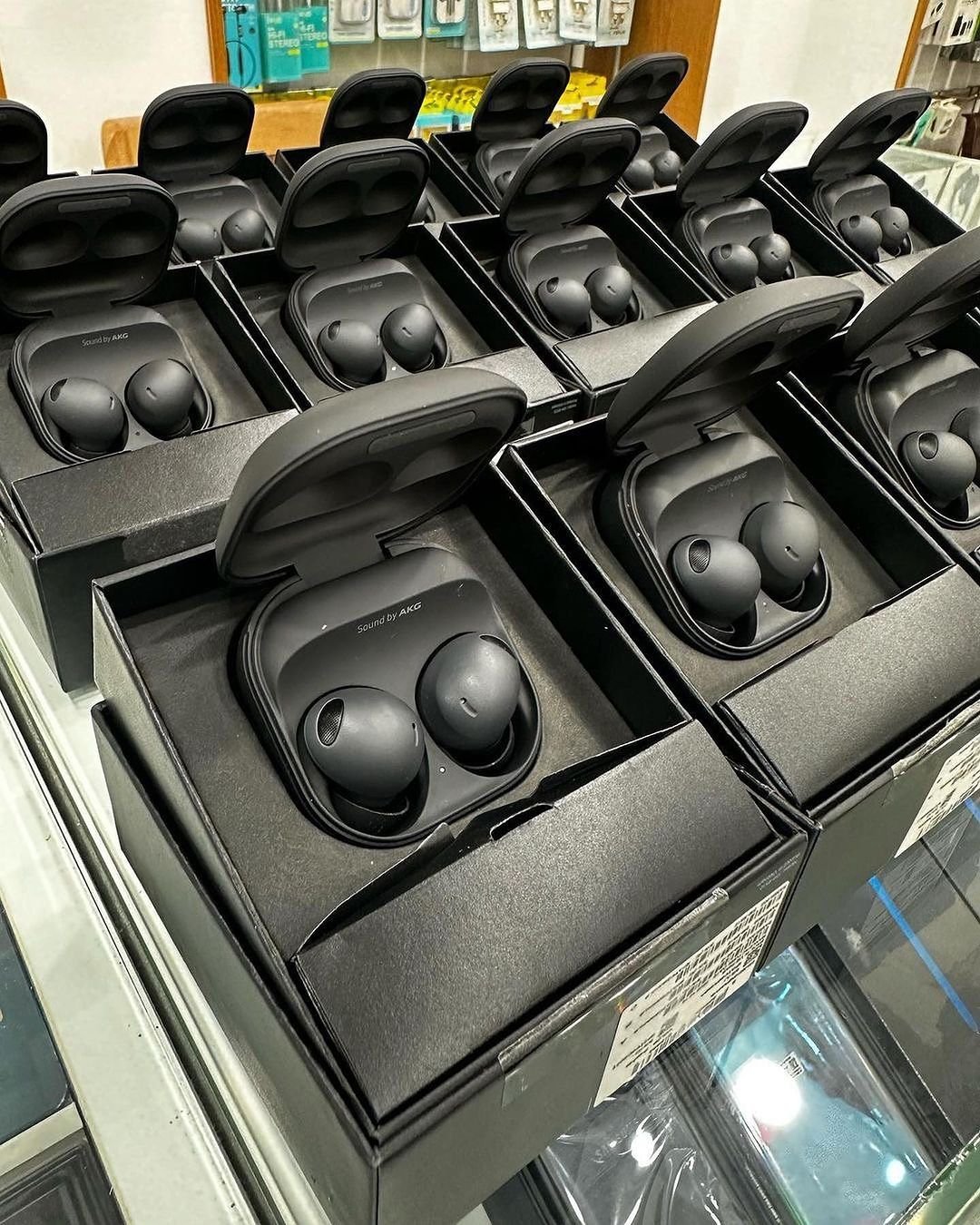 Samsung Buds2 Pro pallets with 80 new wireless earbuds